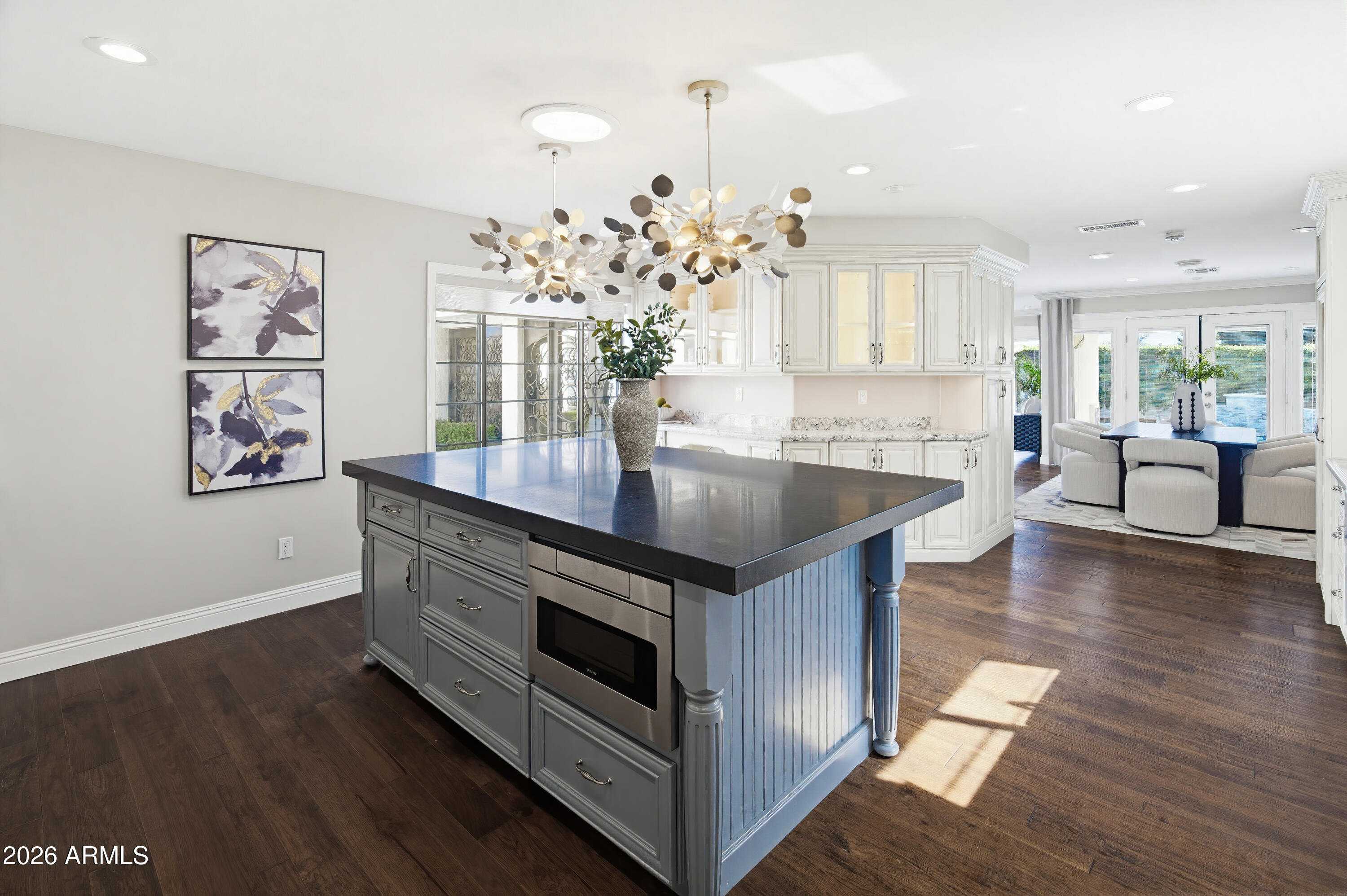 2521 E Marshall Avenue