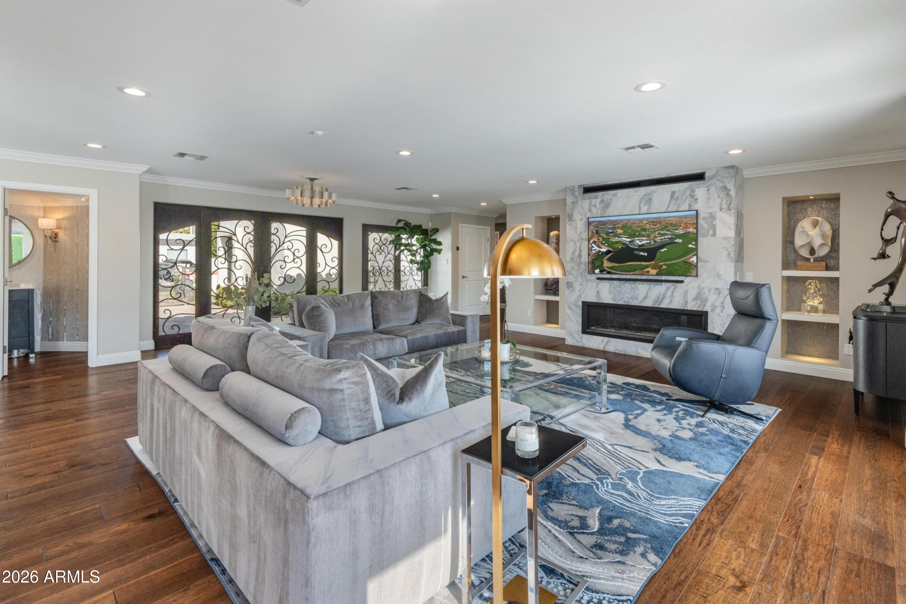 2521 E Marshall Avenue