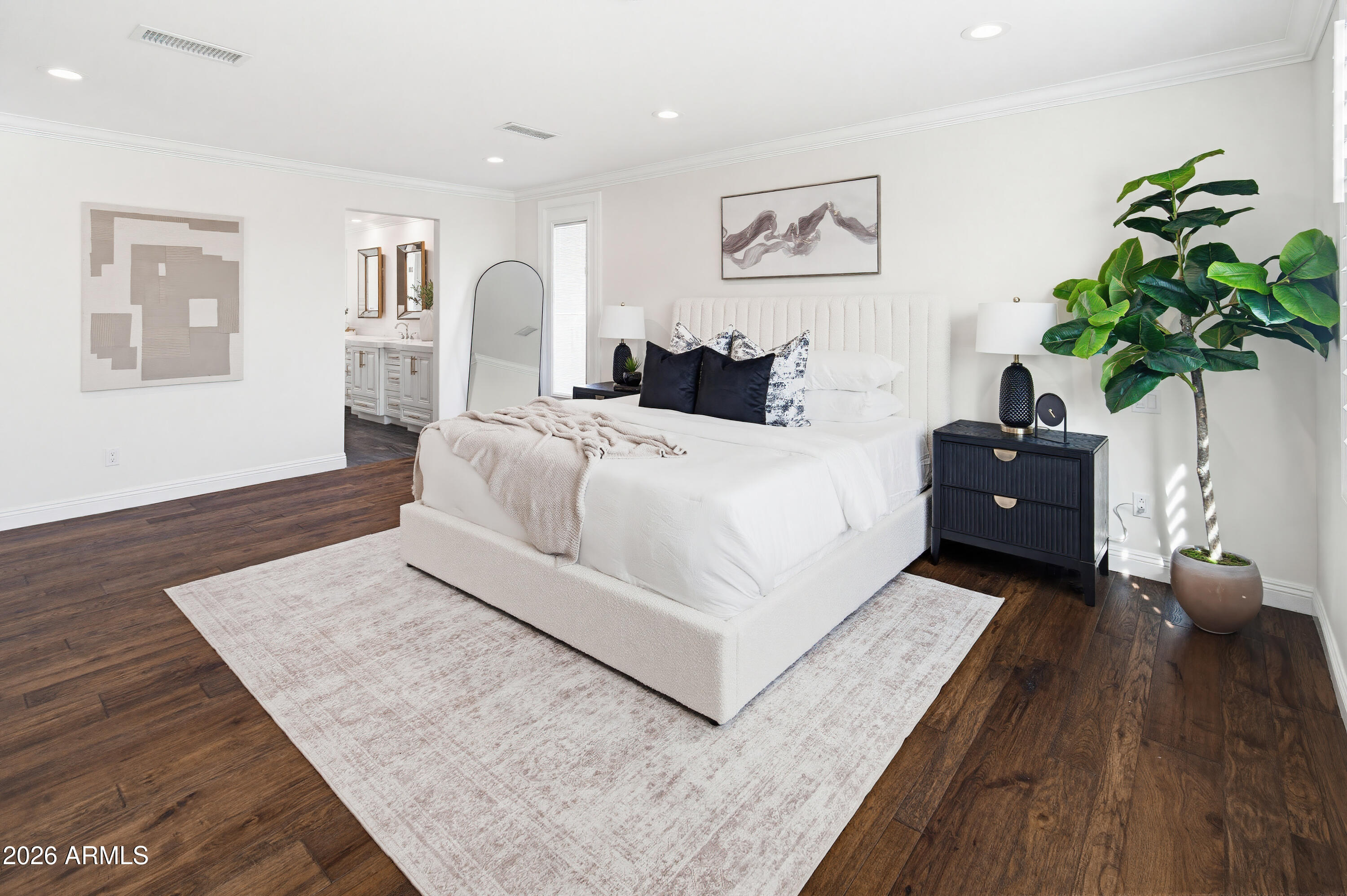 2521 E Marshall Avenue