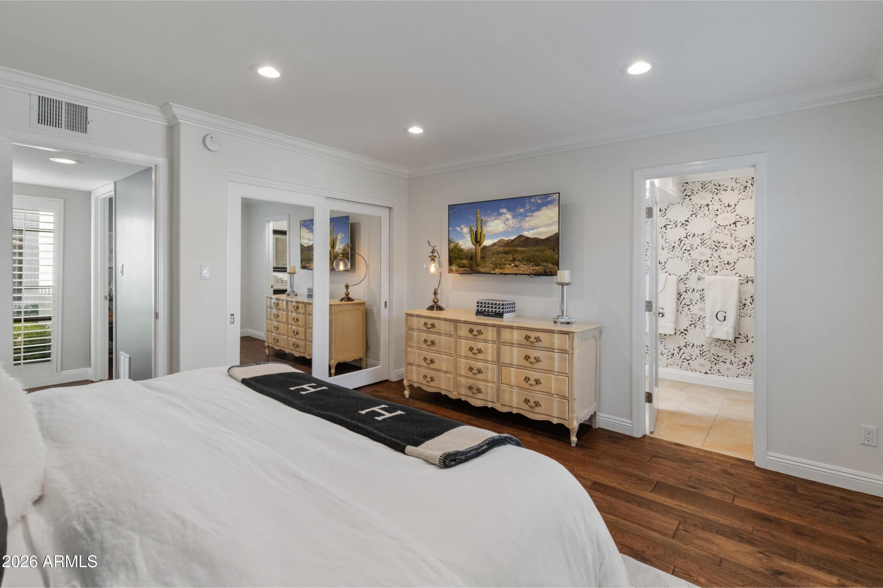 2521 E Marshall Avenue