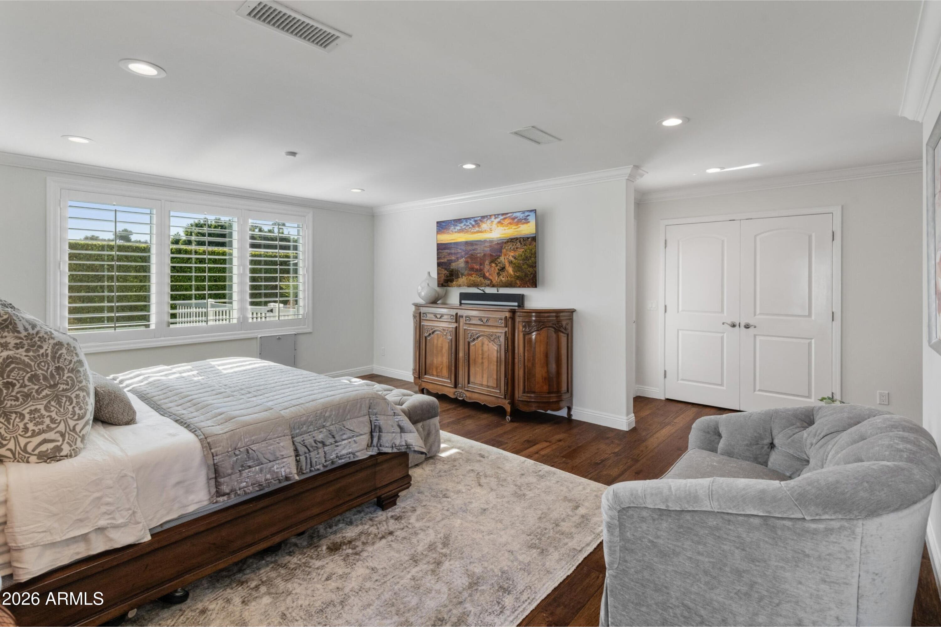 2521 E Marshall Avenue