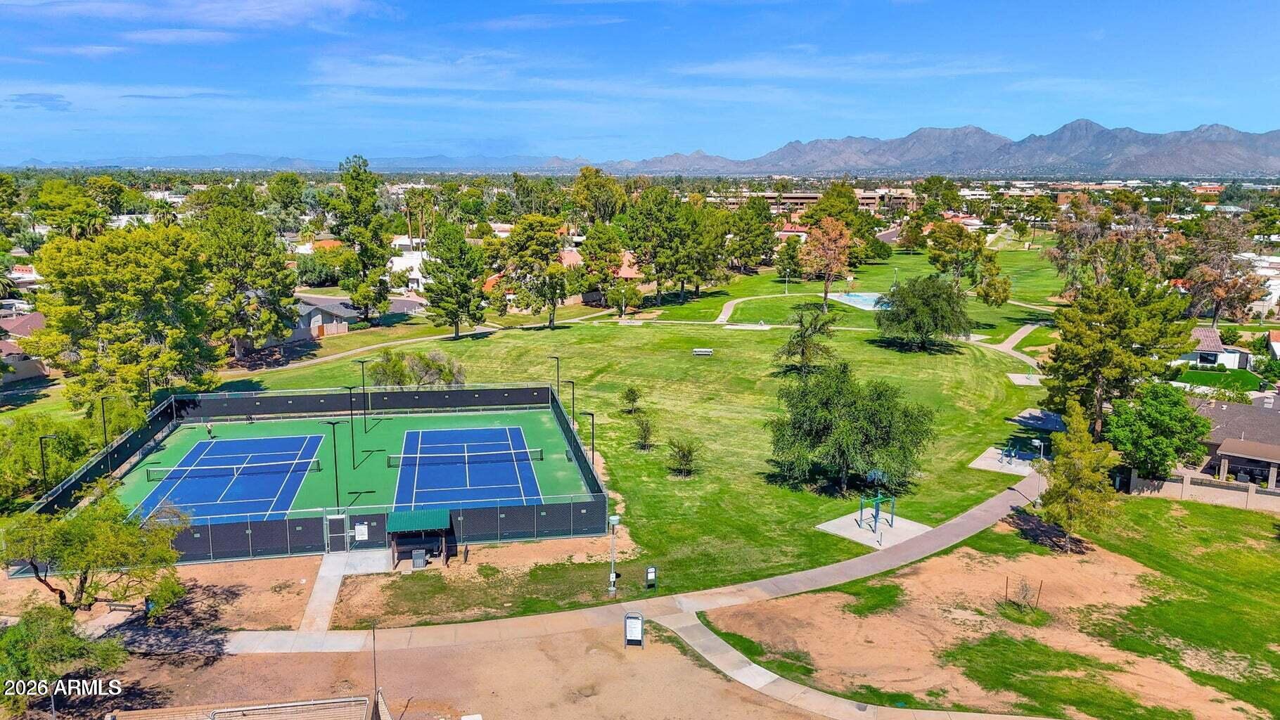 7124 N Via De Amigos