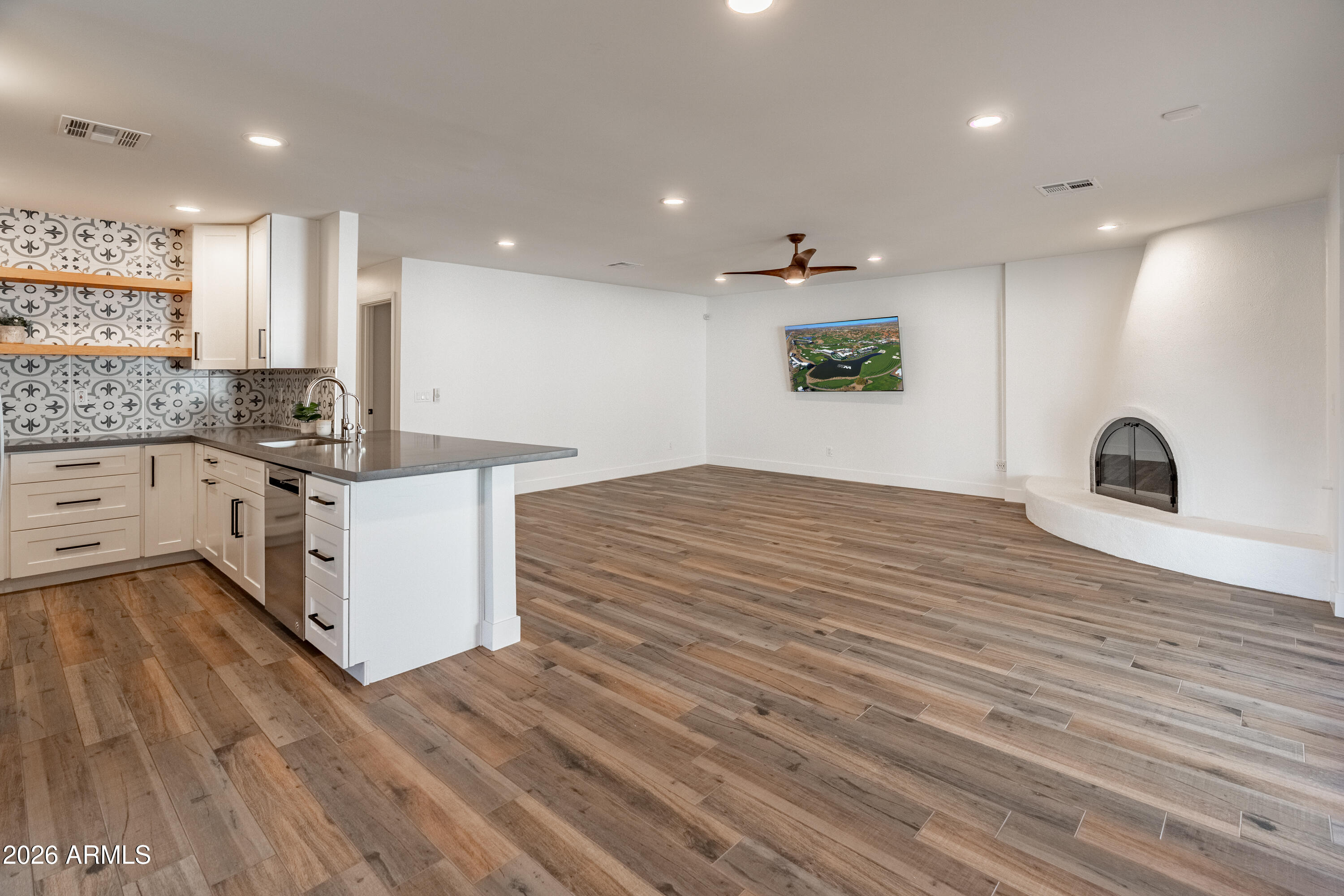 7124 N Via De Amigos