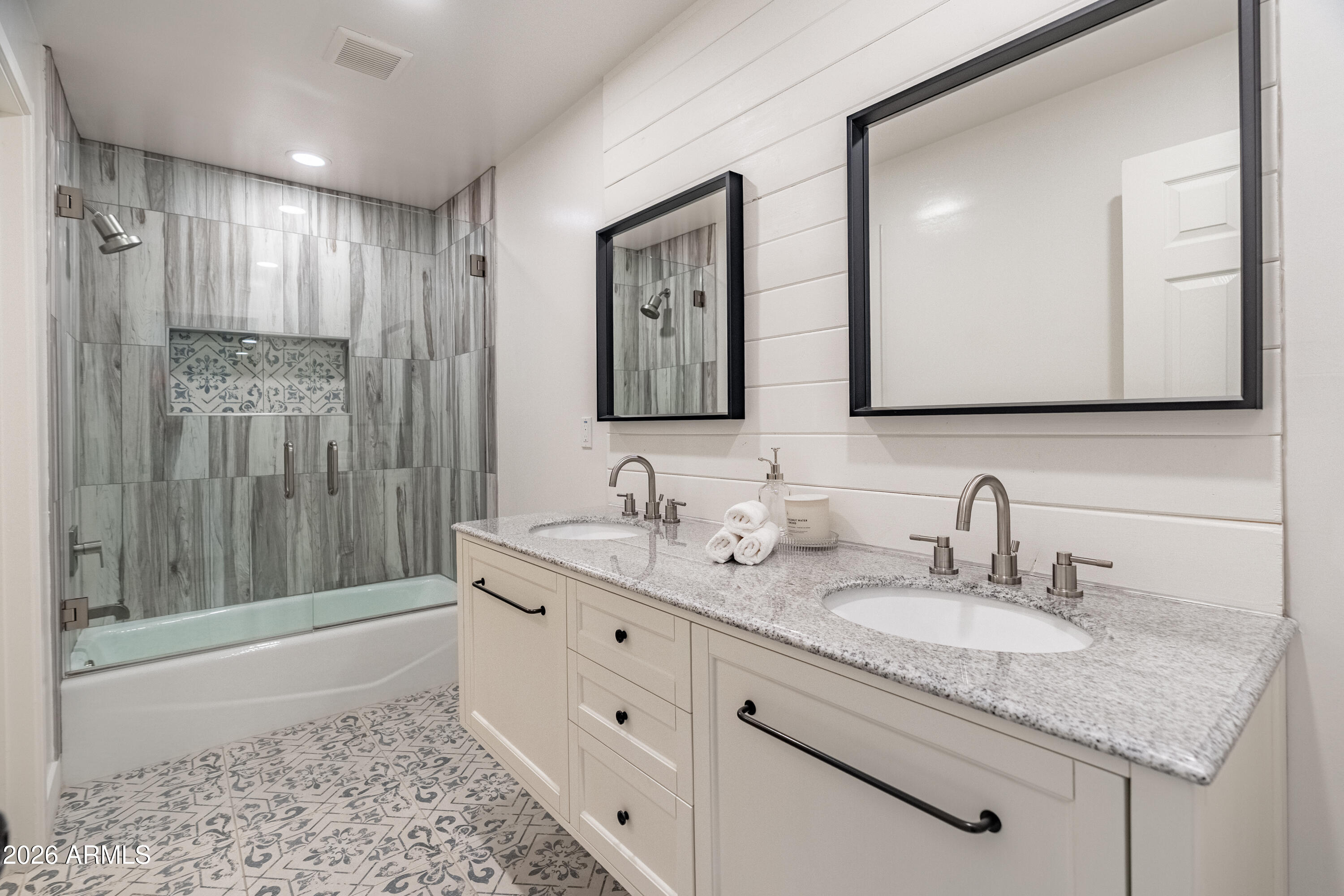 7124 N Via De Amigos