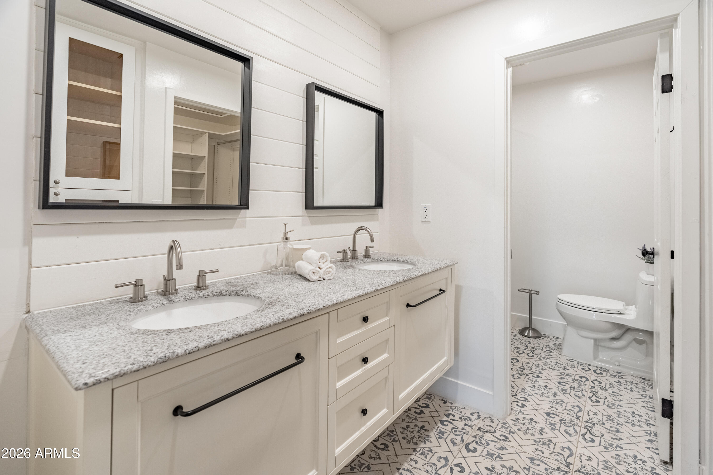 7124 N Via De Amigos