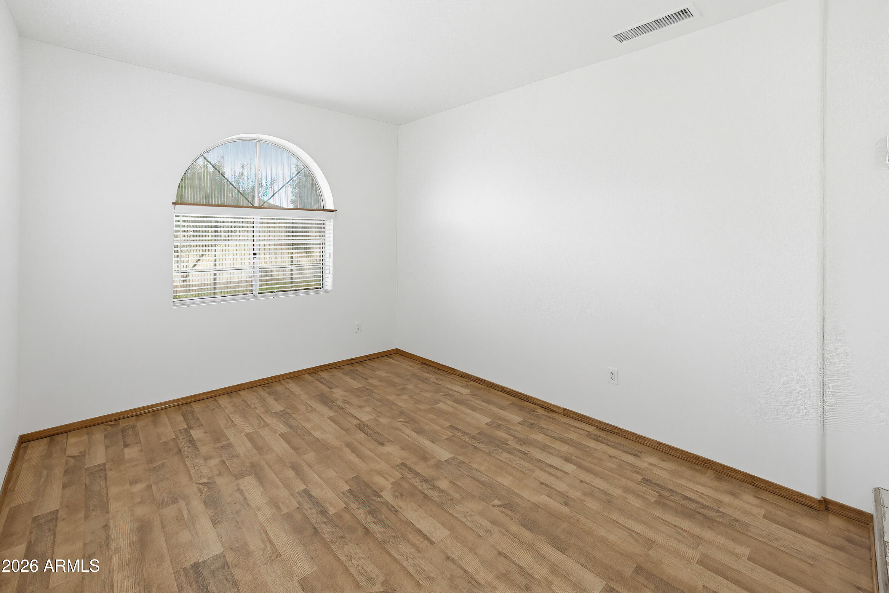 5042 W FAIRVIEW Street