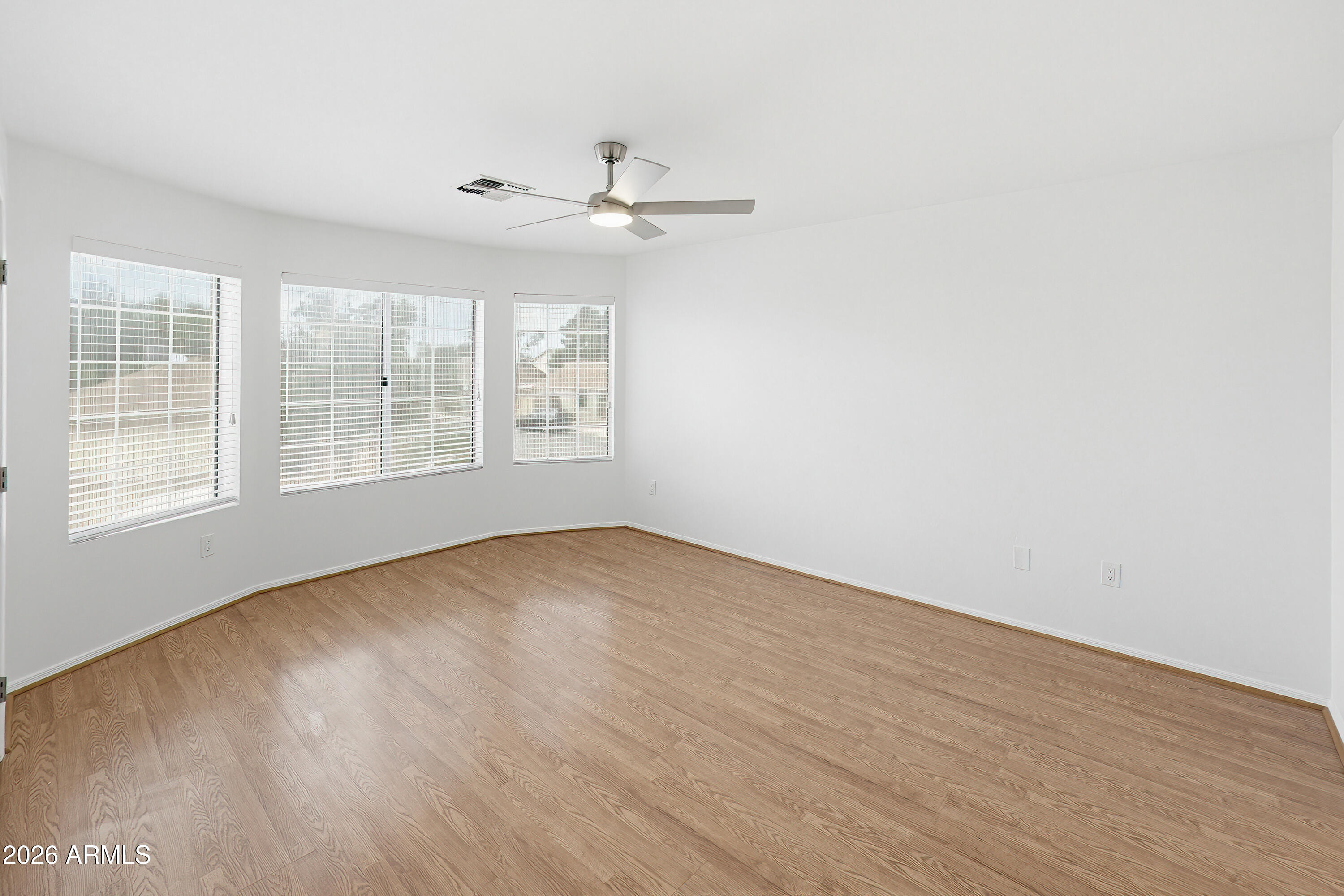 5042 W FAIRVIEW Street