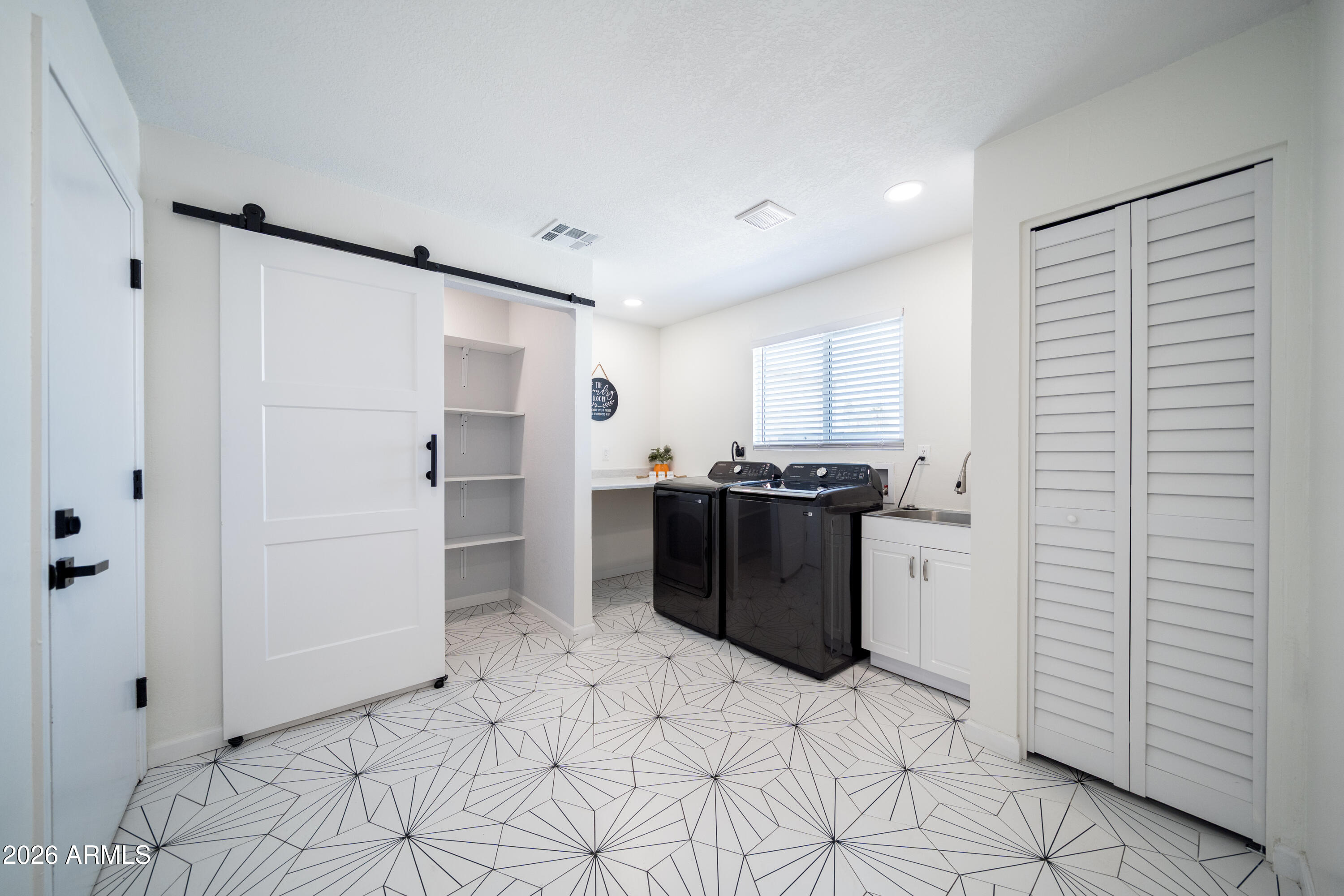 2132 E MONTE CRISTO Avenue