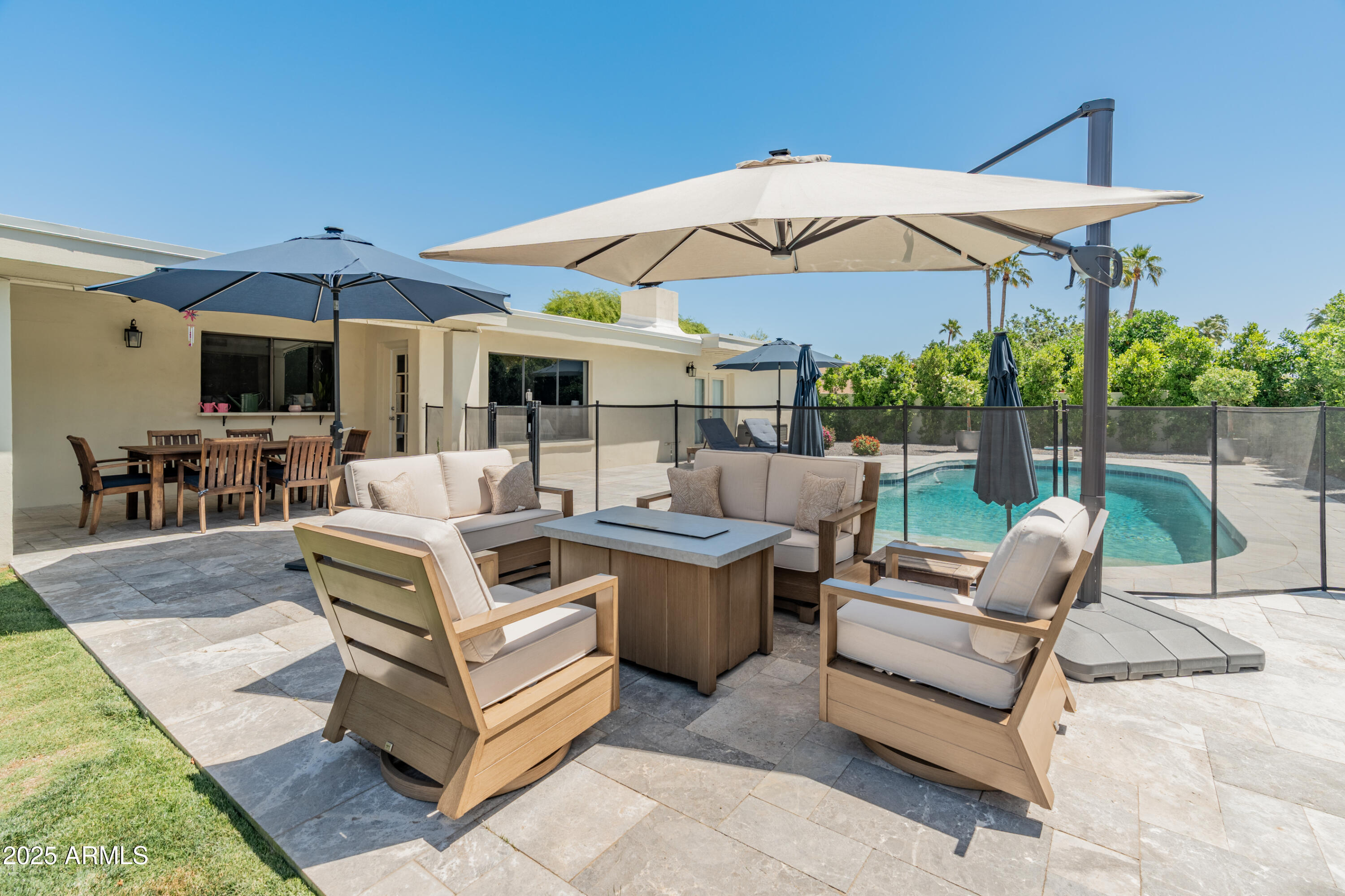 5711 E CORRINE Drive