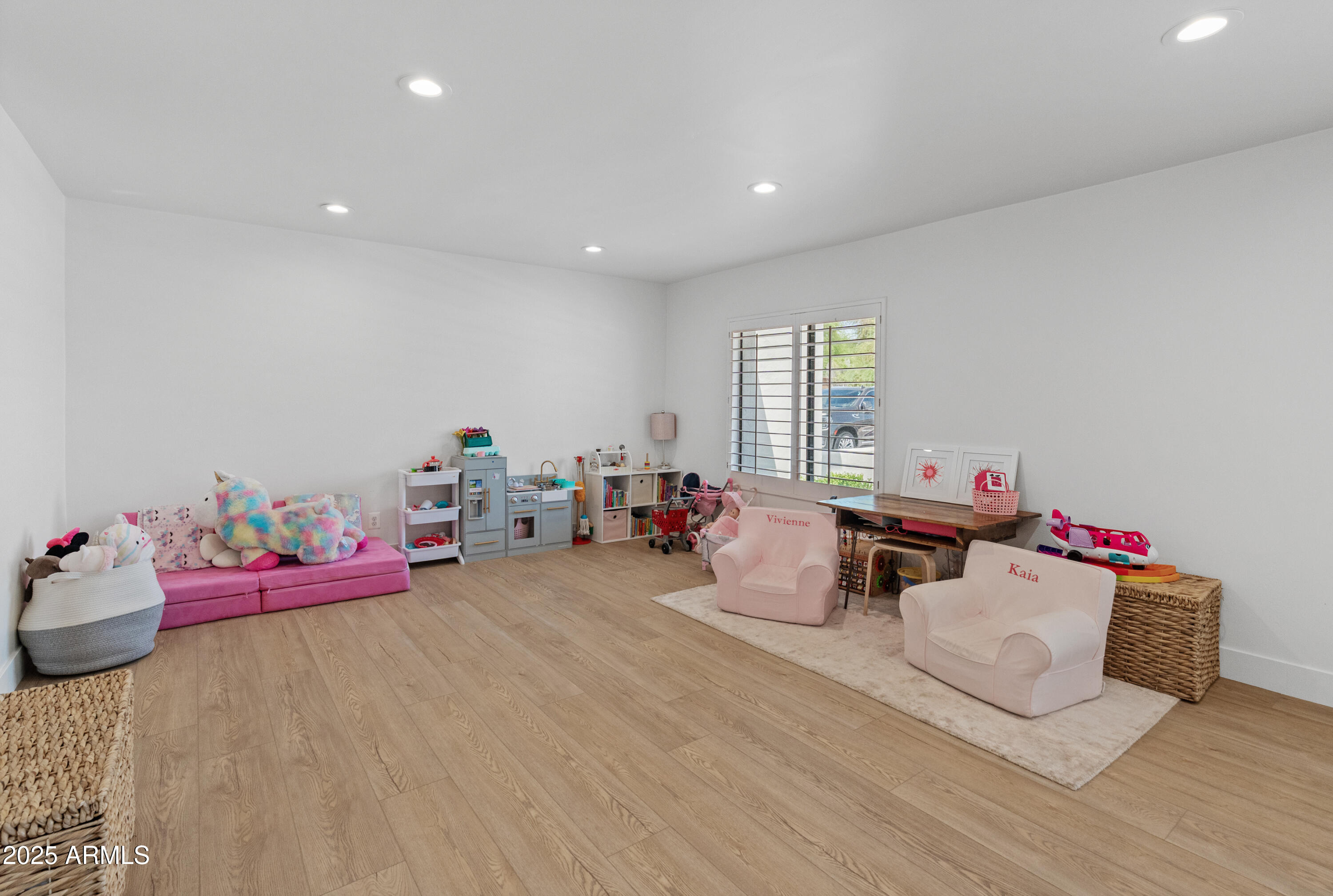 5711 E CORRINE Drive