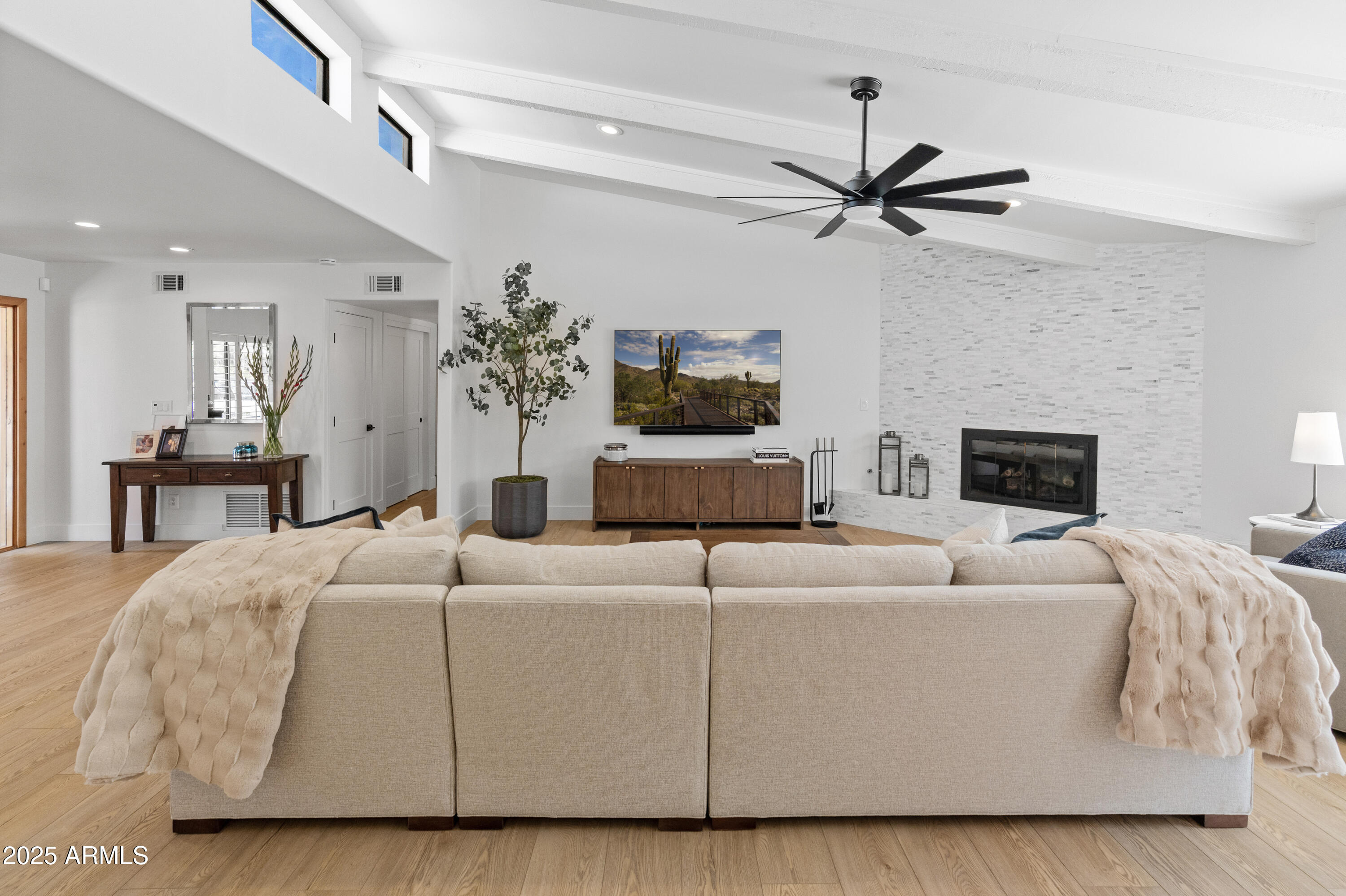 5711 E CORRINE Drive