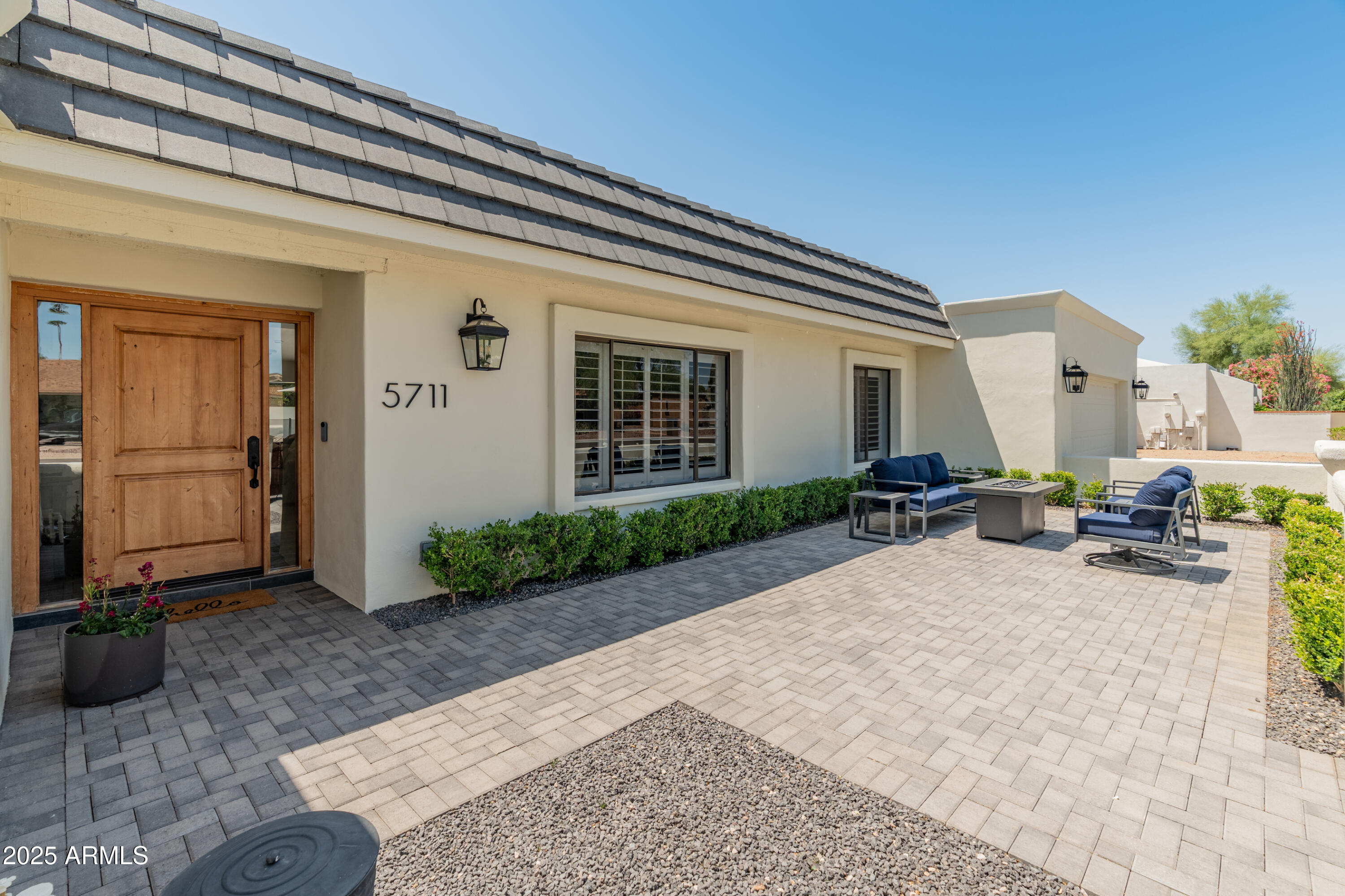 5711 E CORRINE Drive