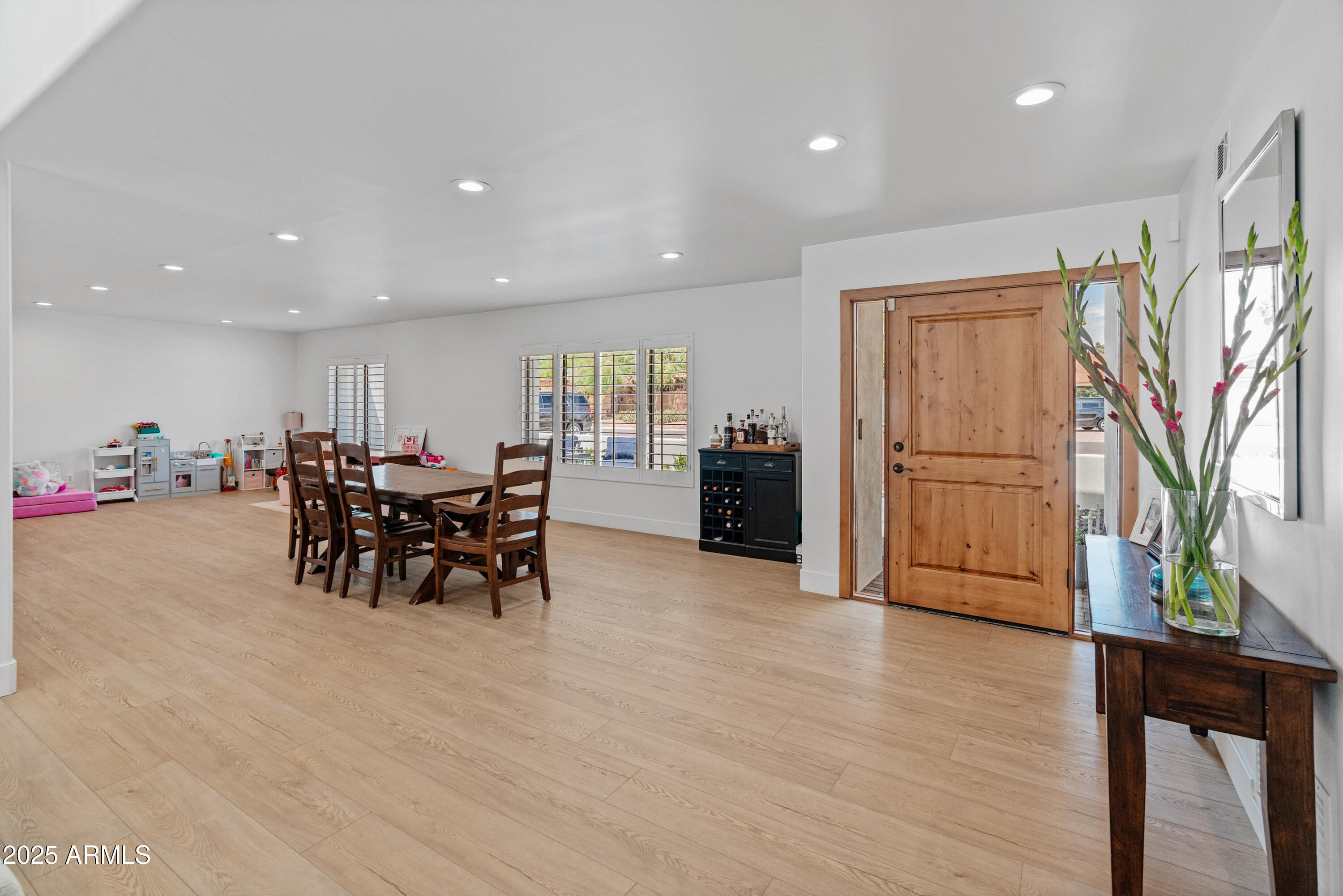 5711 E CORRINE Drive