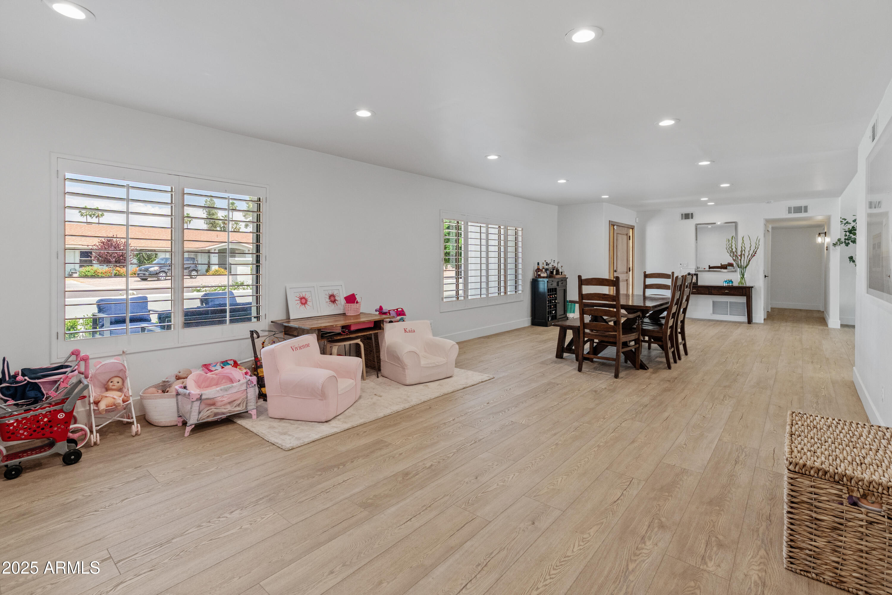 5711 E CORRINE Drive