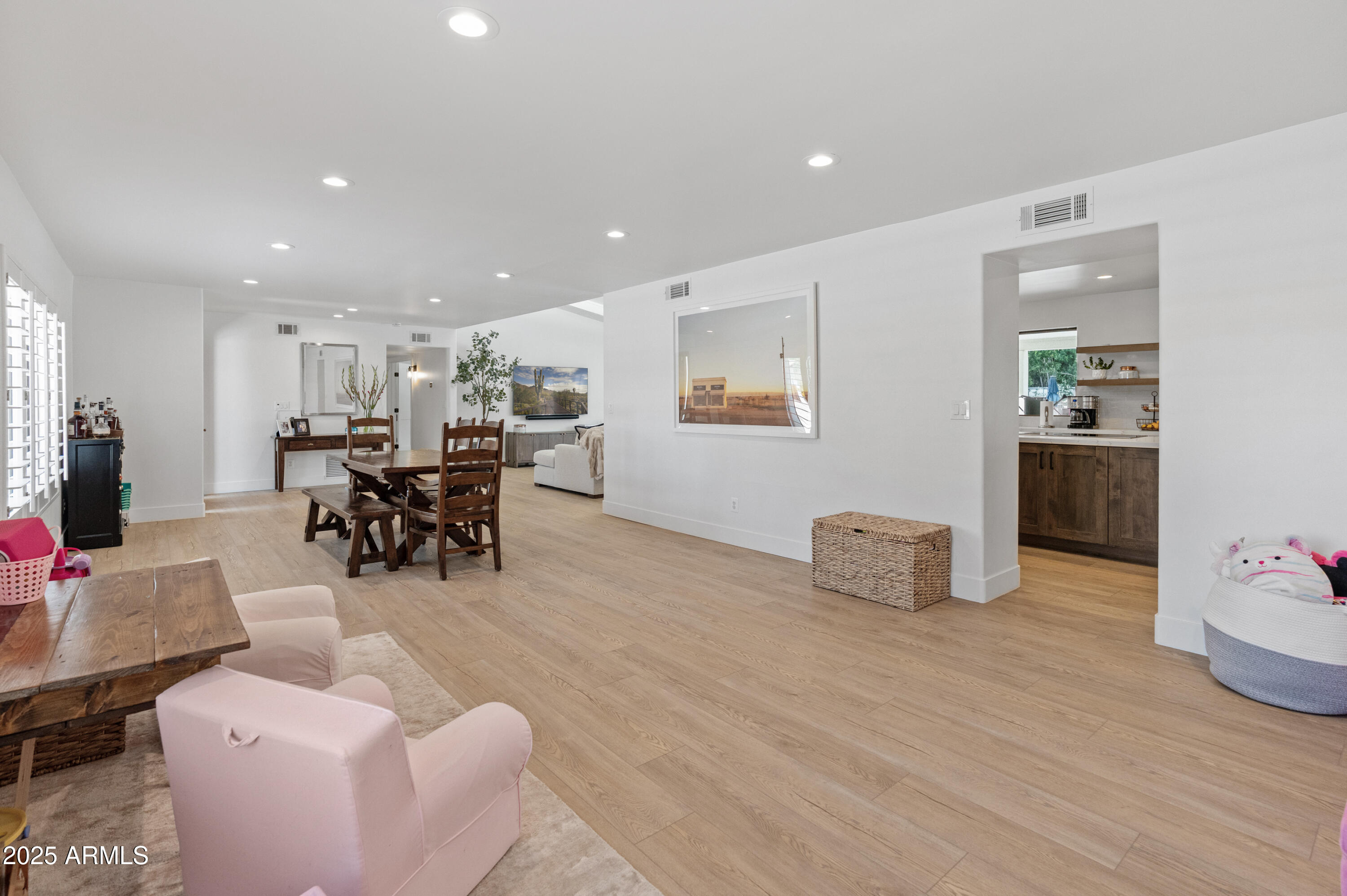 5711 E CORRINE Drive