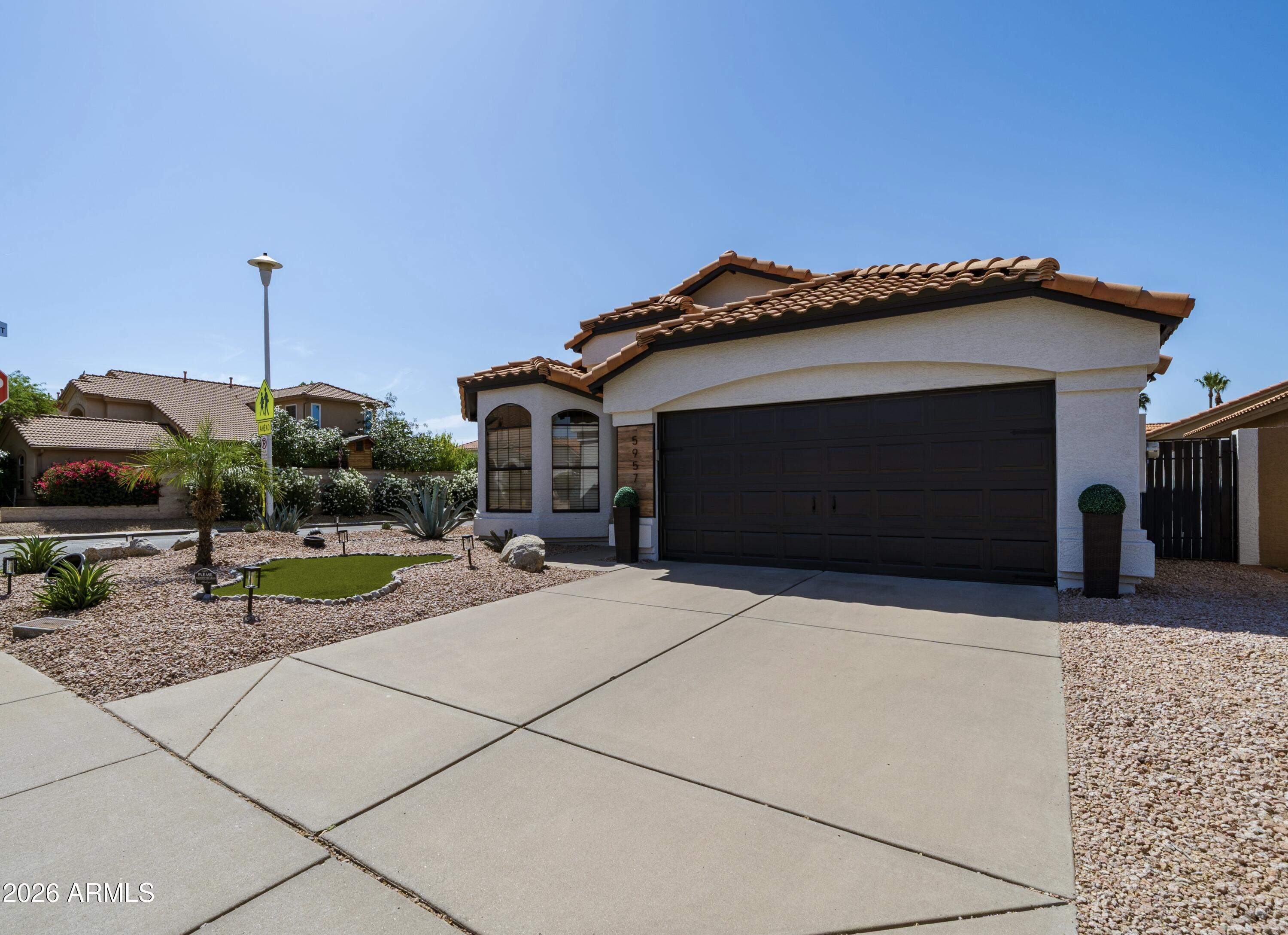 5957 E AIRE LIBRE Lane
