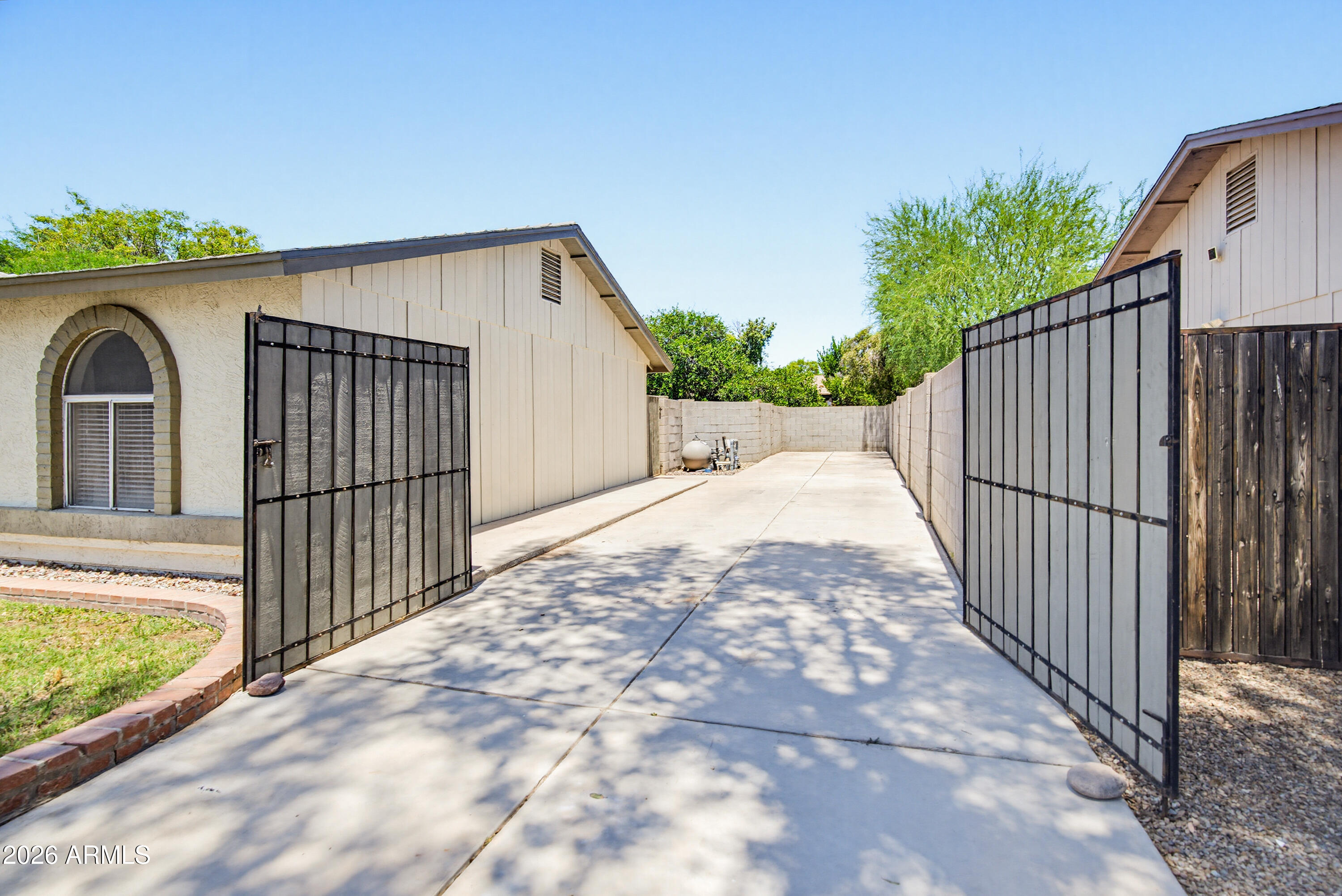 540 W Myrna Lane