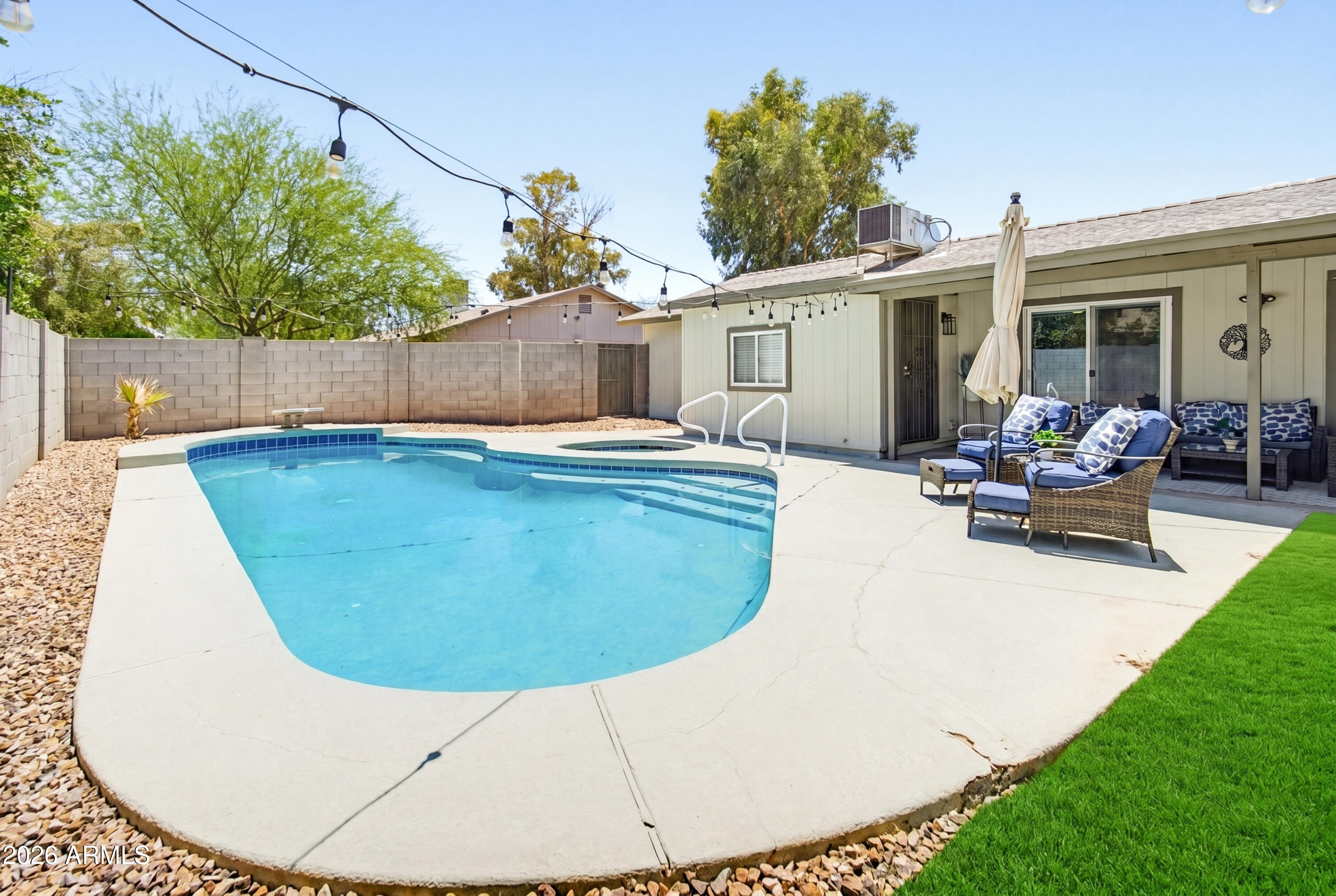 540 W Myrna Lane