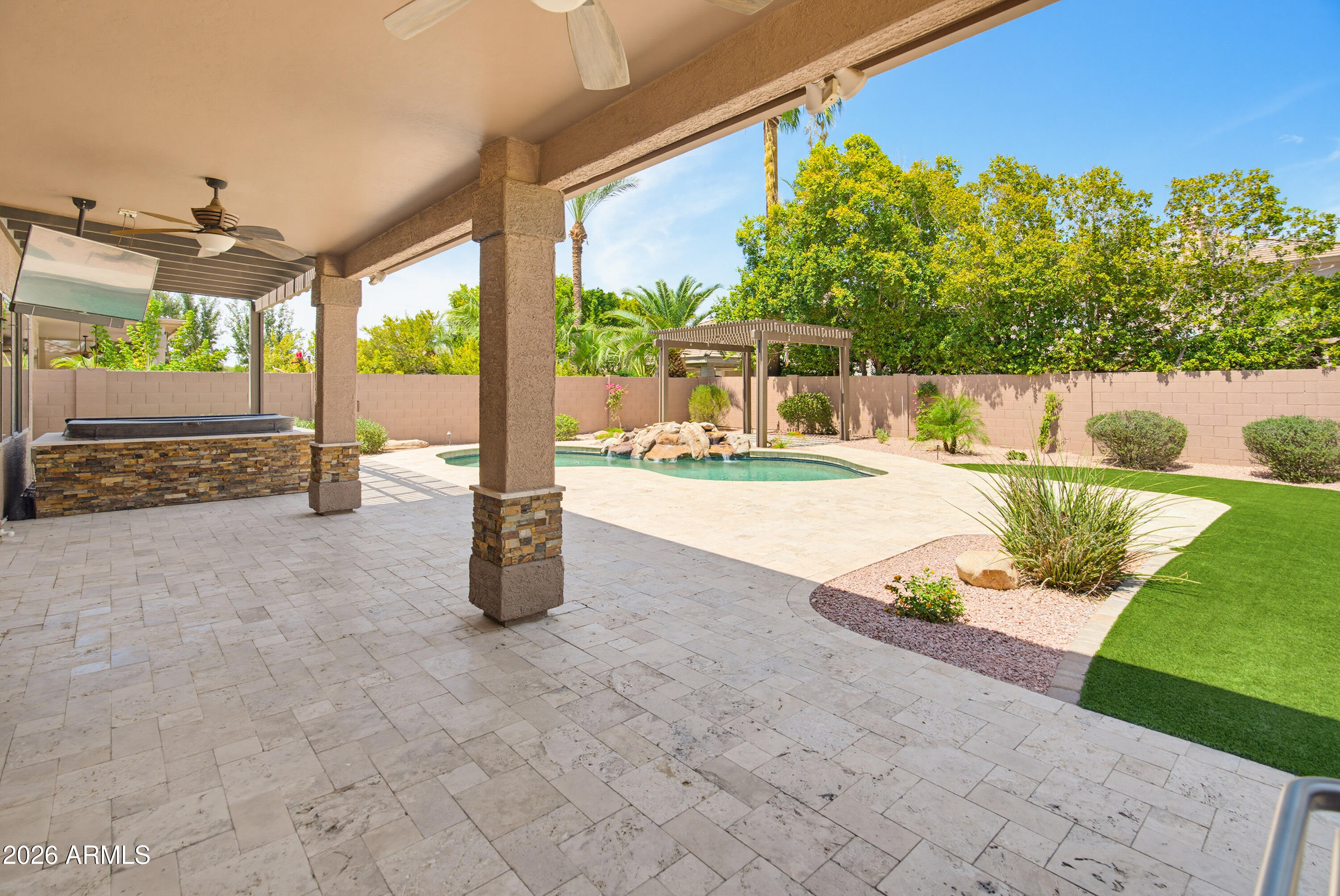 1550 E Saratoga Court