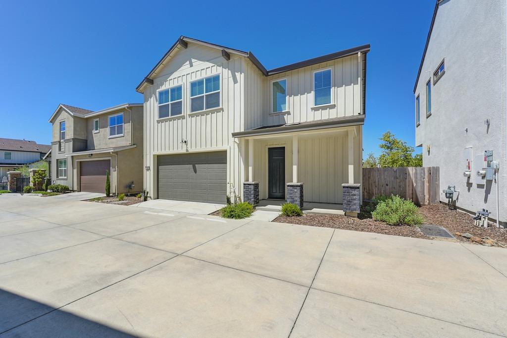 3112 Sunny Gate Lane