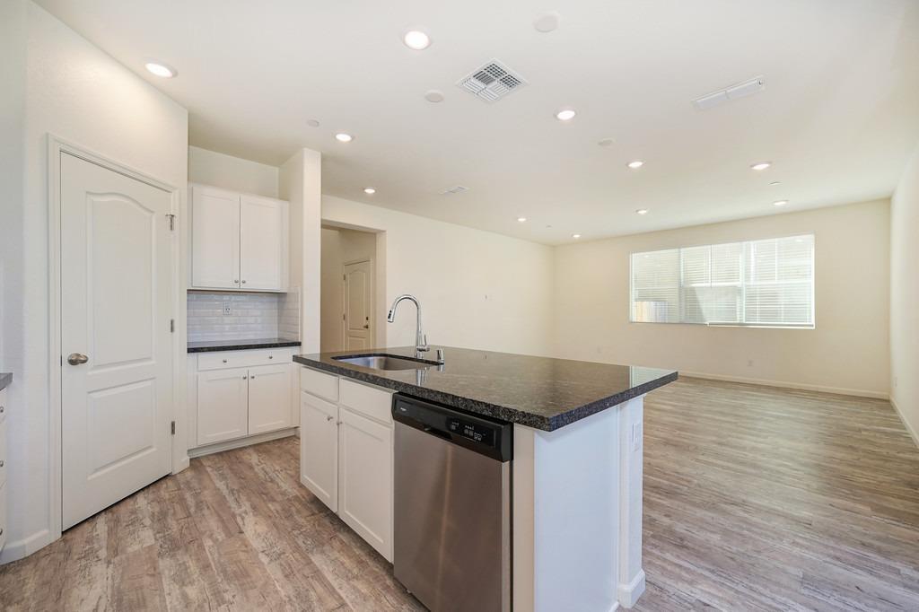 3112 Sunny Gate Lane