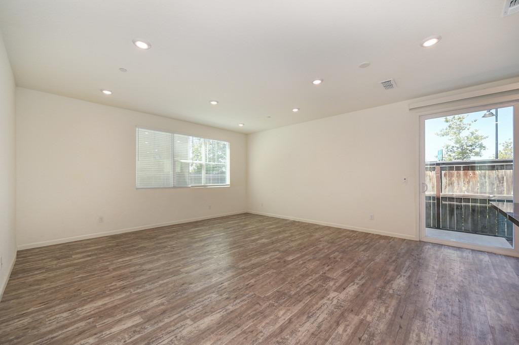 3112 Sunny Gate Lane