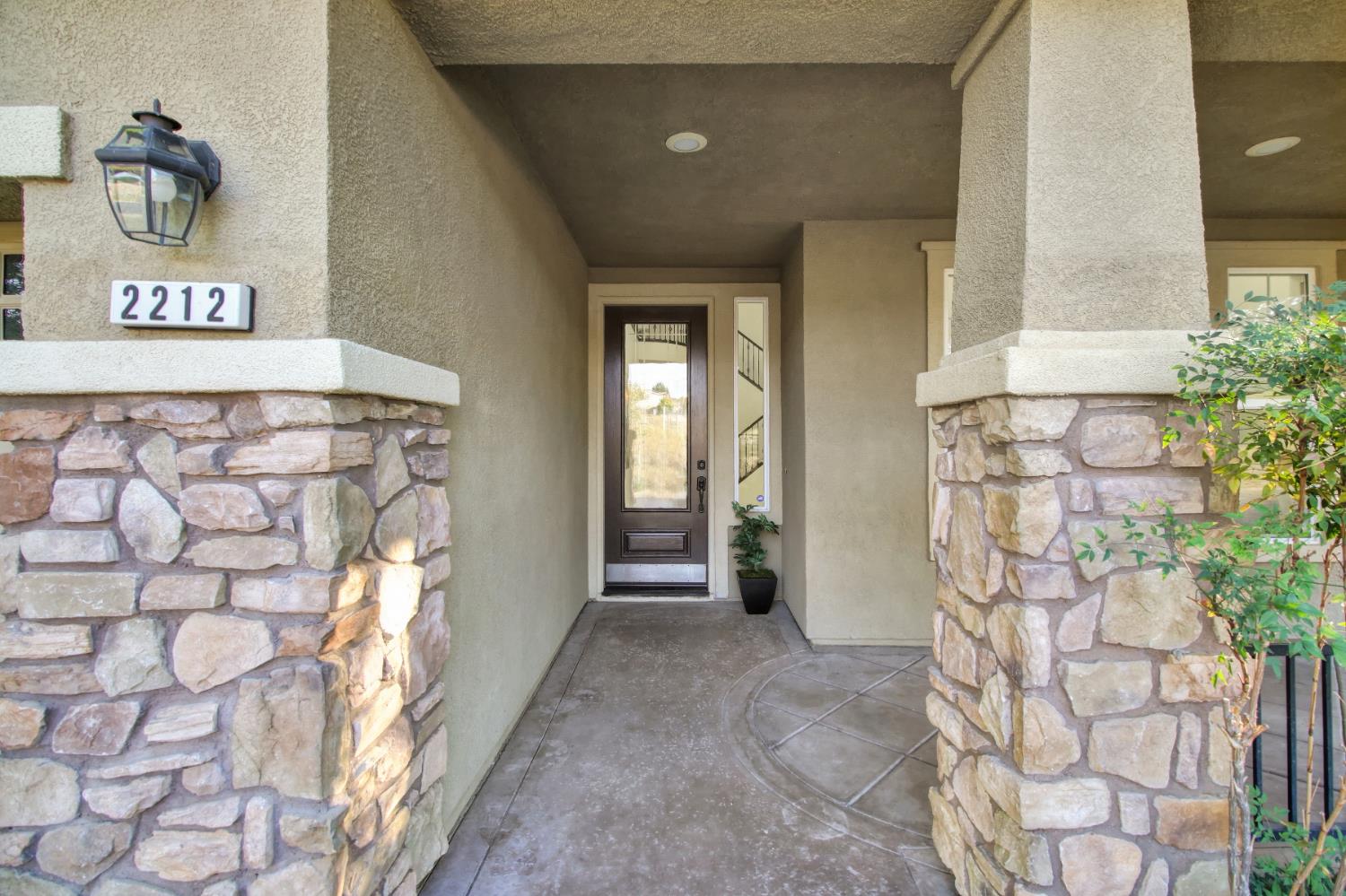 2212 Muratura Way