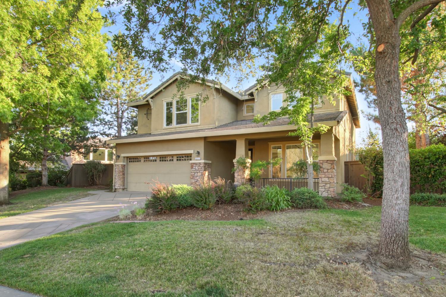 2212 Muratura Way