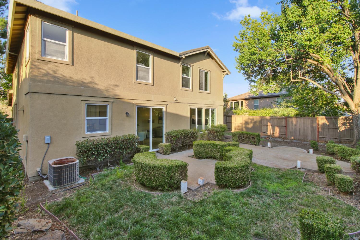 2212 Muratura Way