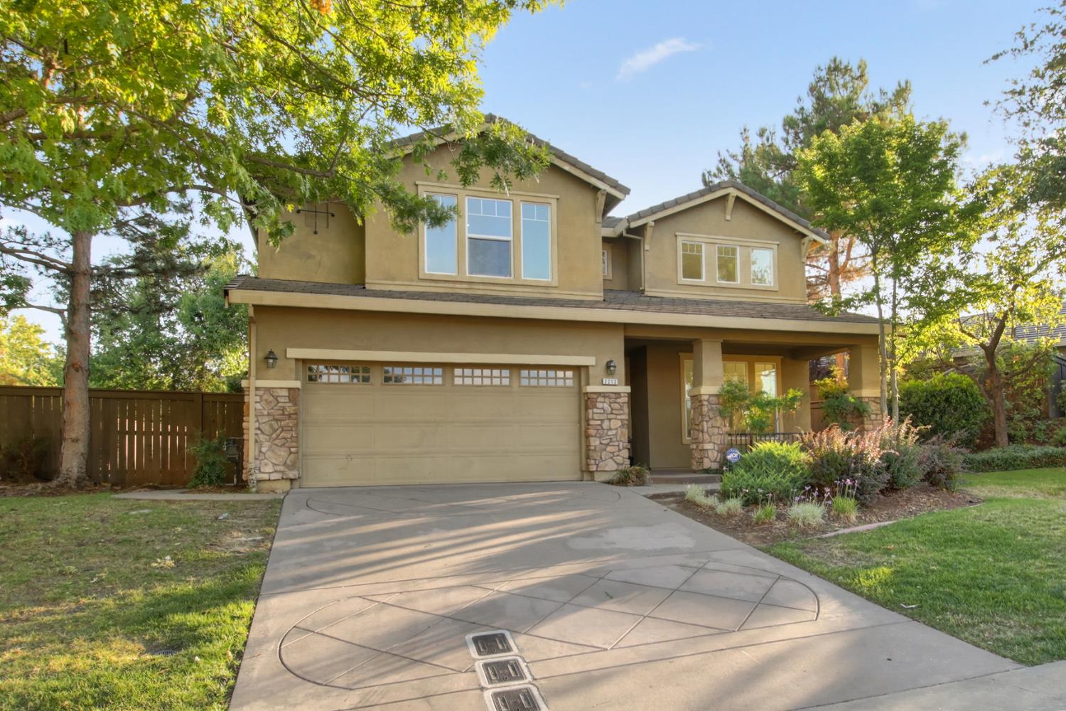 2212 Muratura Way