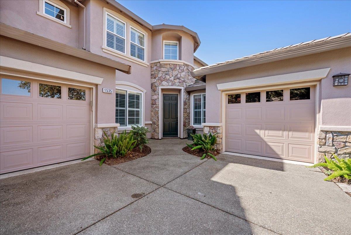 1535 Daunting Drive