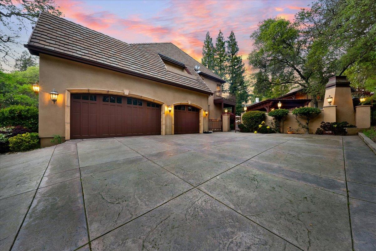 8749 Noland Lane