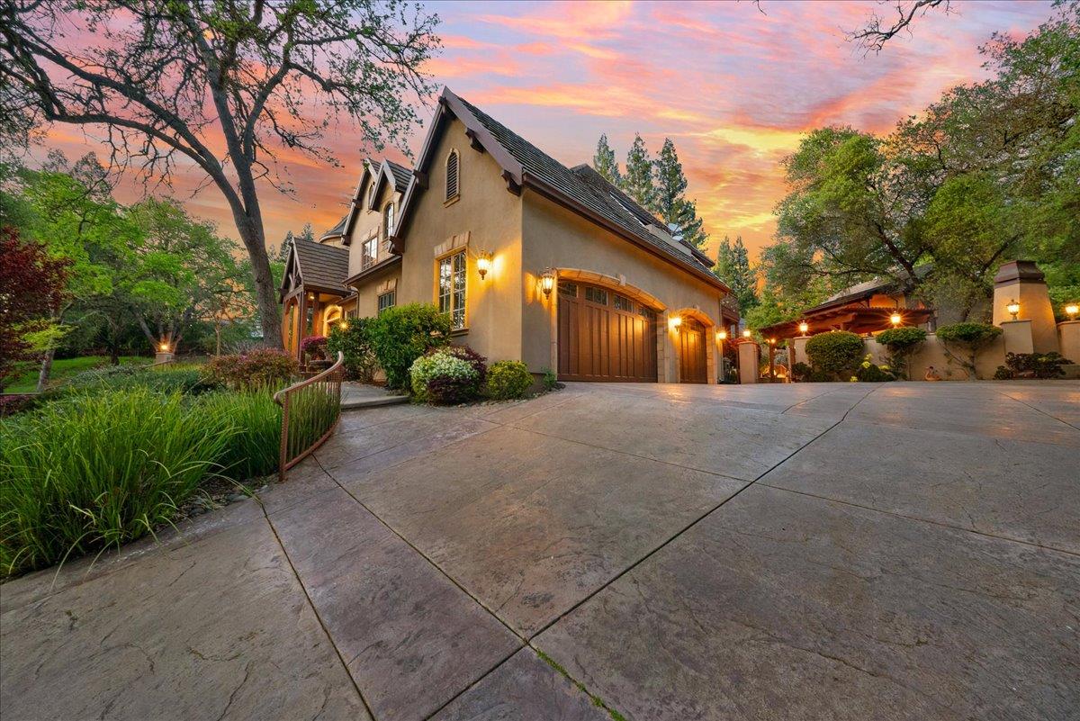 8749 Noland Lane