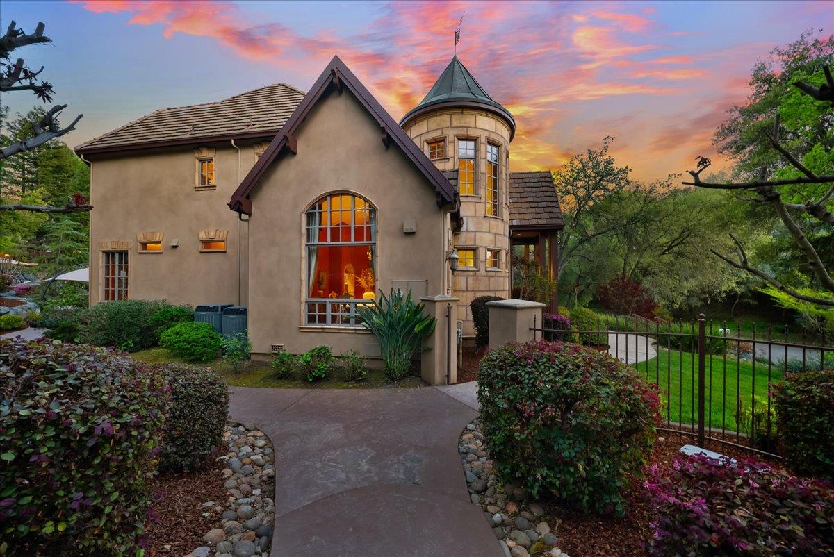 8749 Noland Lane