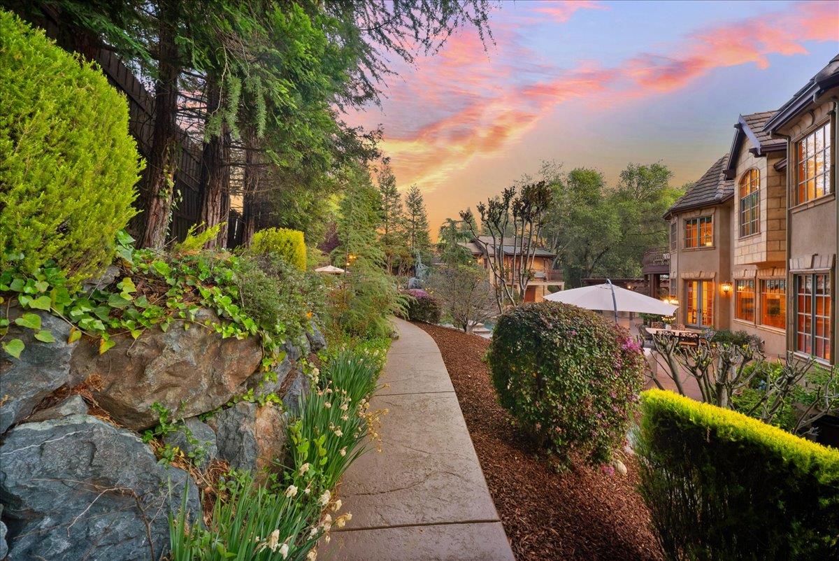 8749 Noland Lane
