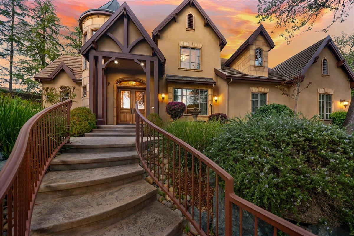 8749 Noland Lane