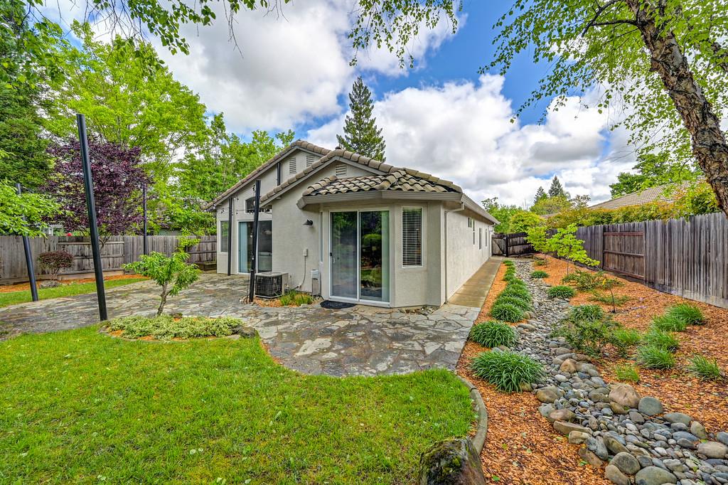 305 Leckenby Way