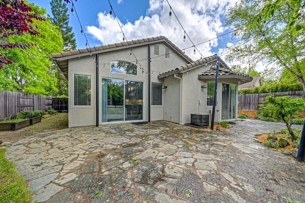 305 Leckenby Way