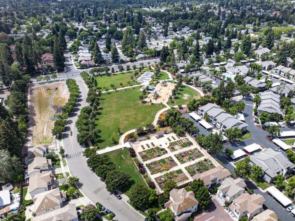 1886 Mammoth Way