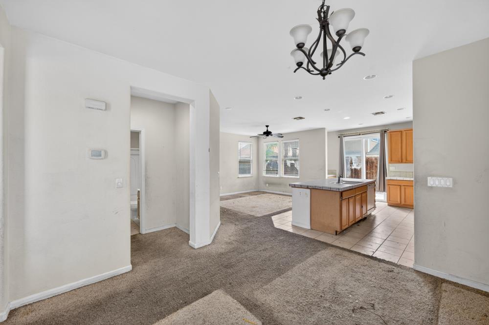 1886 Mammoth Way