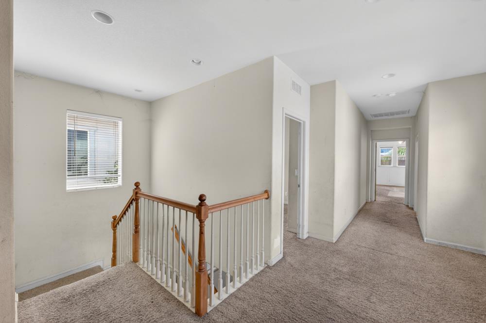 1886 Mammoth Way