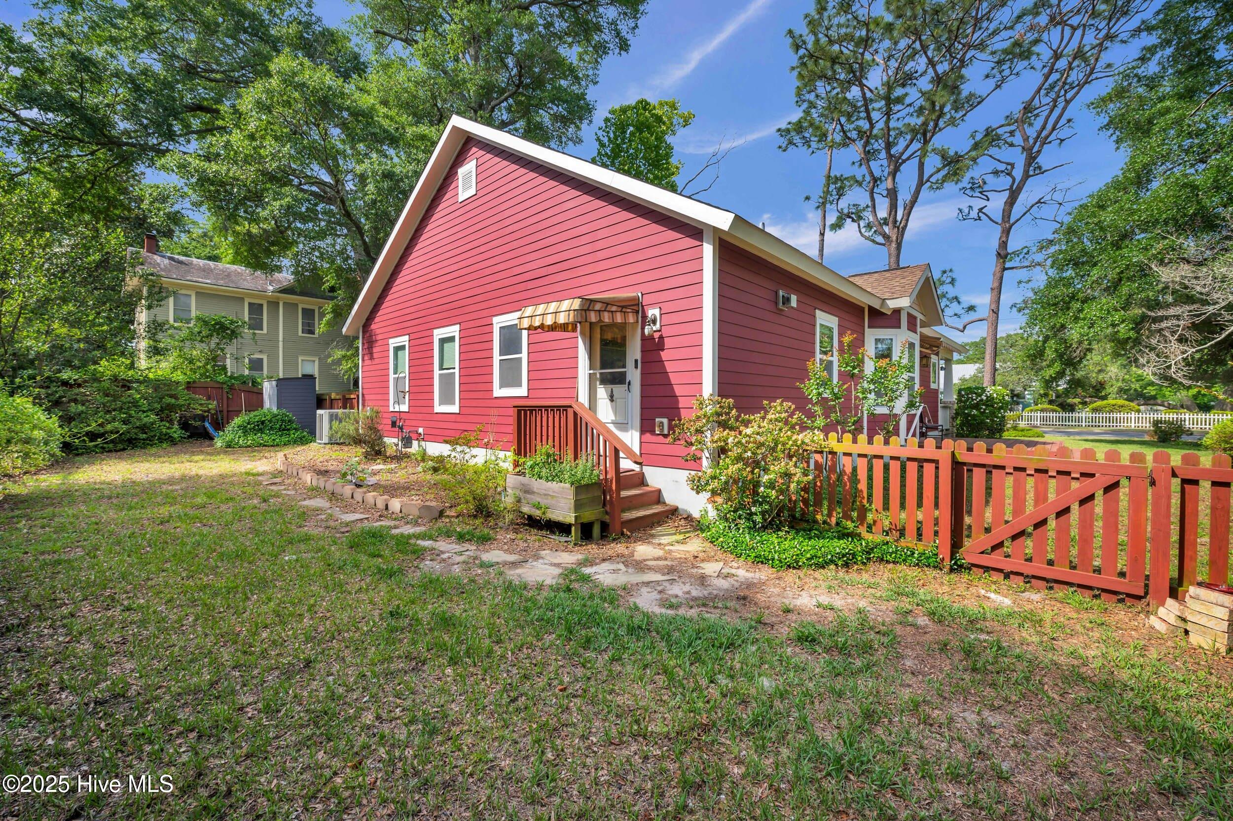 2013 Adams Street