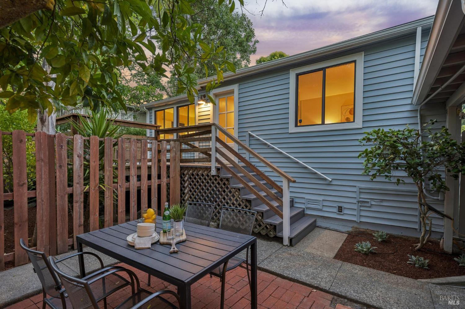 121 Mono Avenue