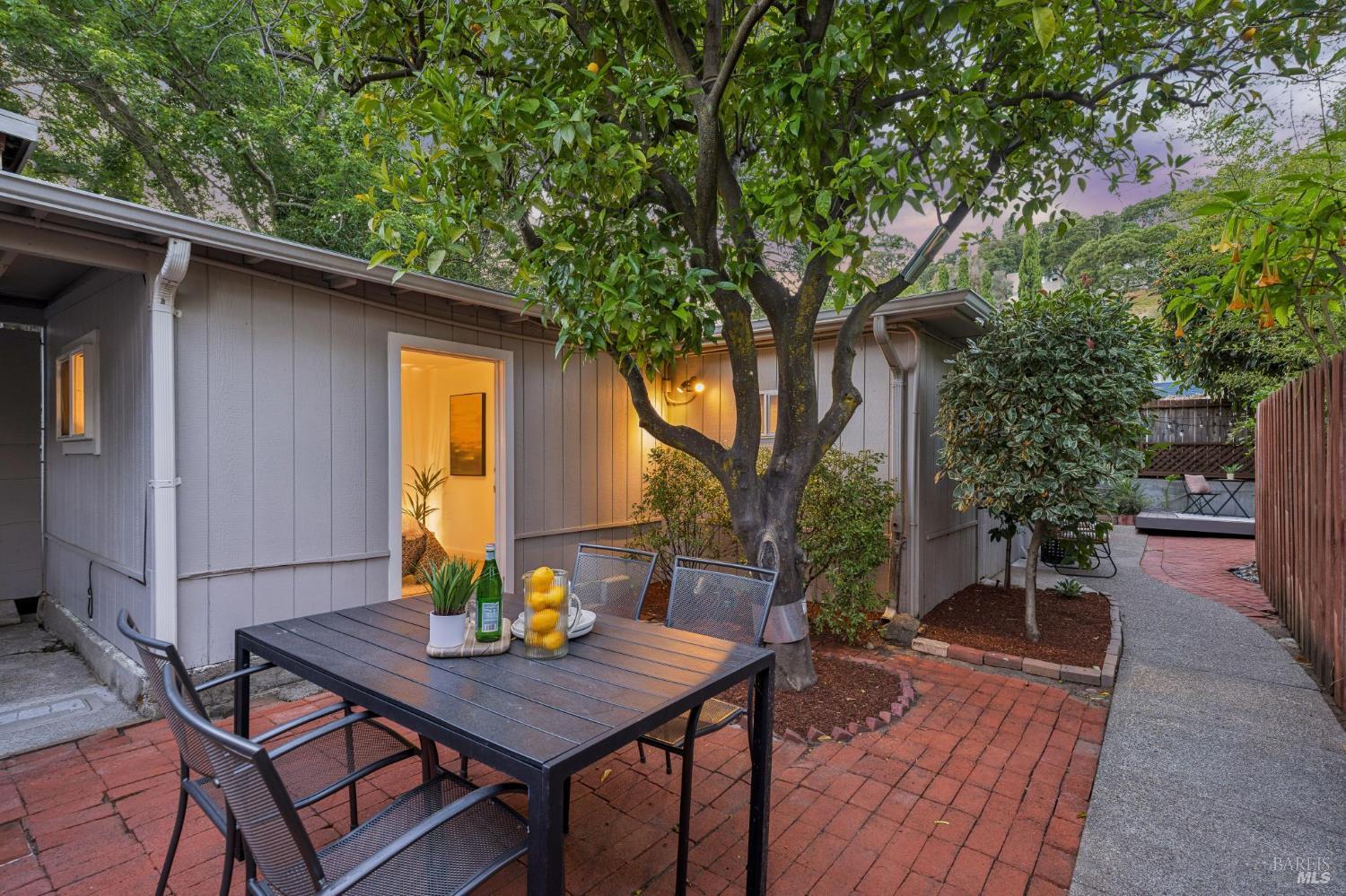 121 Mono Avenue