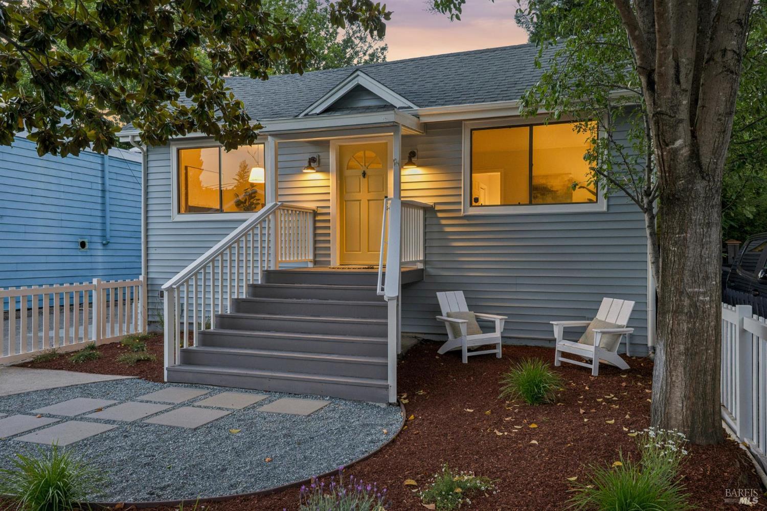 121 Mono Avenue