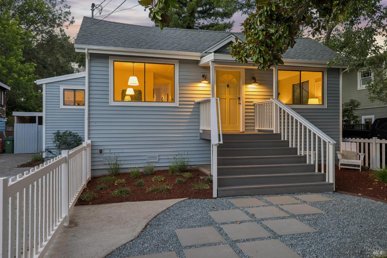 121 Mono Avenue