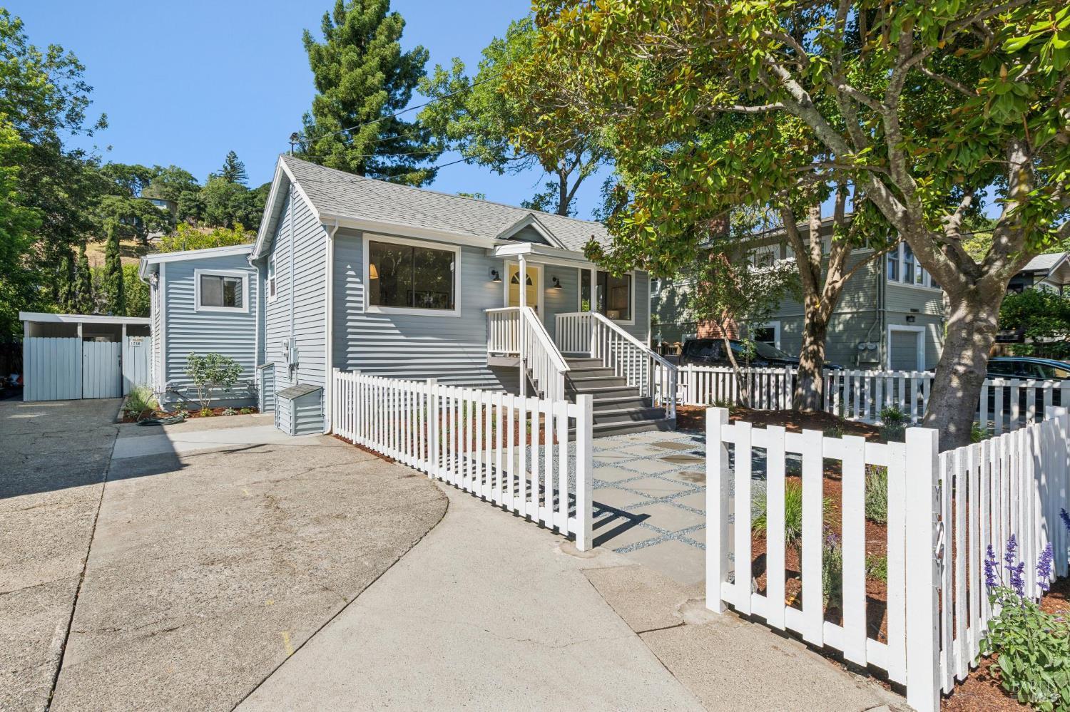 121 Mono Avenue