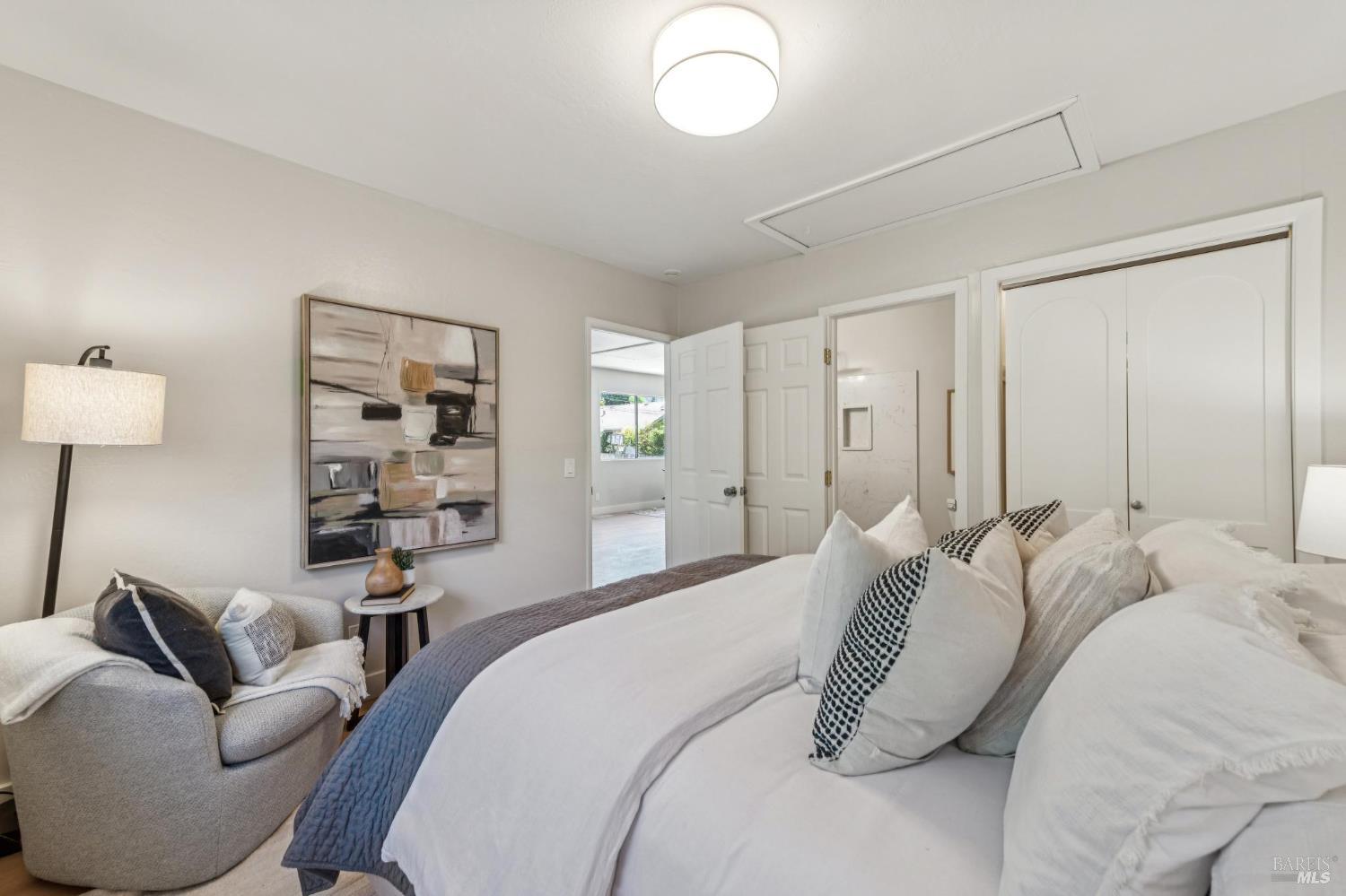 121 Mono Avenue