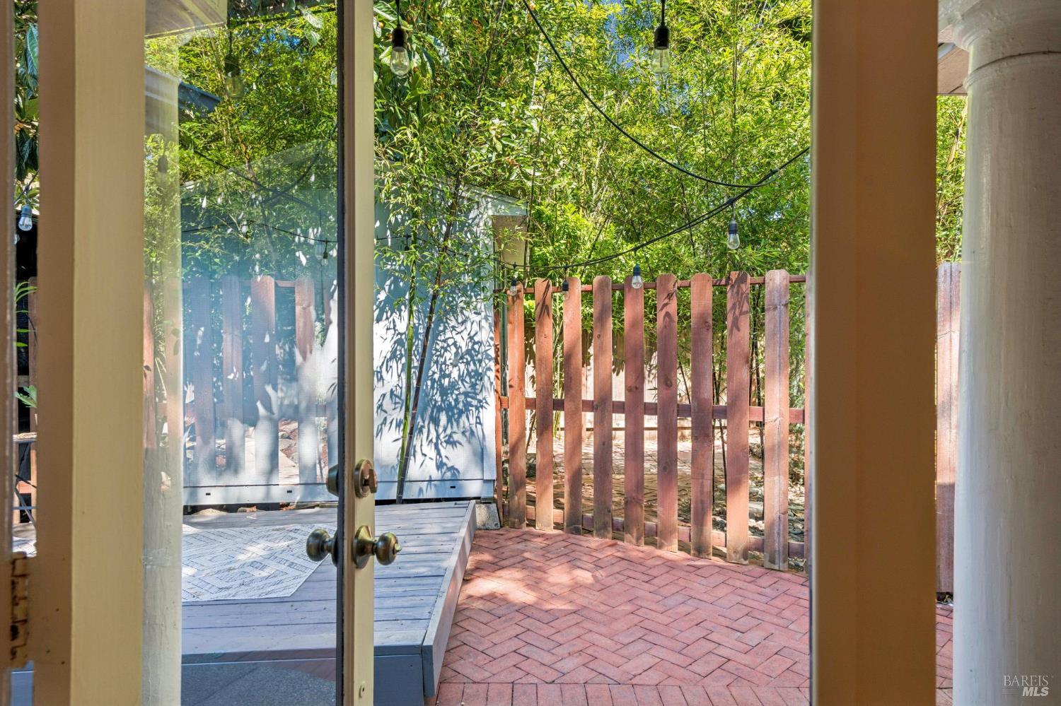 121 Mono Avenue
