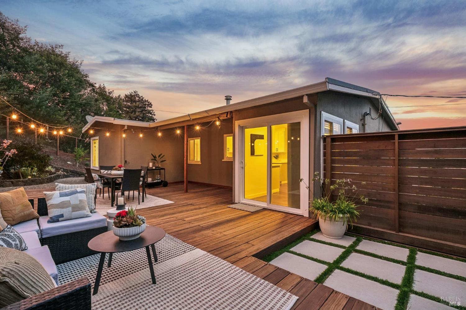 1125 Meadowcrest Drive